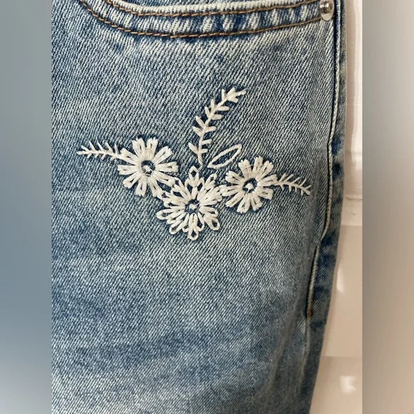 FREE PEOPLE STEINBECK PATCHED STRAIGHT LEG JEANS Size 27 - Picture 3 of 16